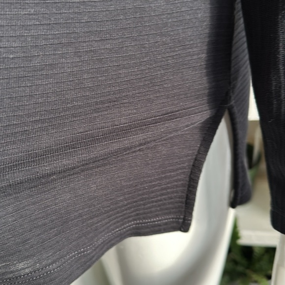 Ellen Tracy size XL ribbed, black, long sleeve V-neck shirt NWT slits I. Side - Picture 4 of 11